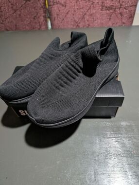 Shulook Size 8 Slide On Black Knitted Sneakers NIB